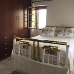 Дом отдыха Paradise Traditional House Maroni