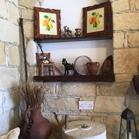 Paradise Traditional House Maroni