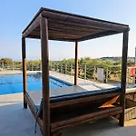 Paradise Traditional House Holiday home