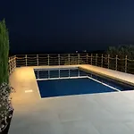 Paradise Traditional House Holiday home *