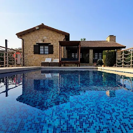 Paradise Traditional House Дом отдыха