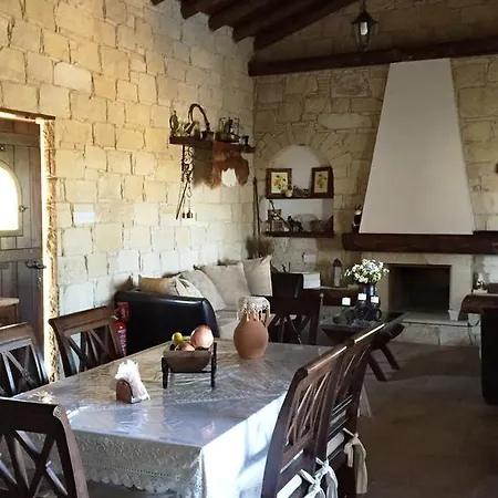 Paradise Traditional House Maroni