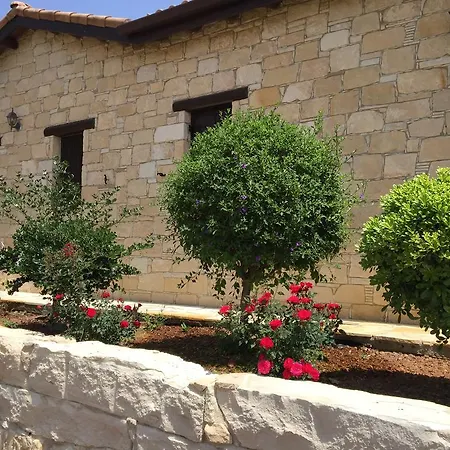 Дом отдыха Paradise Traditional House Maroni