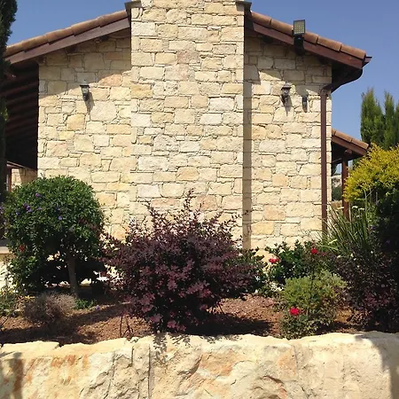 Дом отдыха Paradise Traditional House Maroni