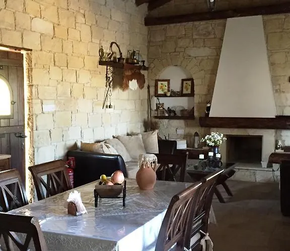 Paradise Traditional House Maroni