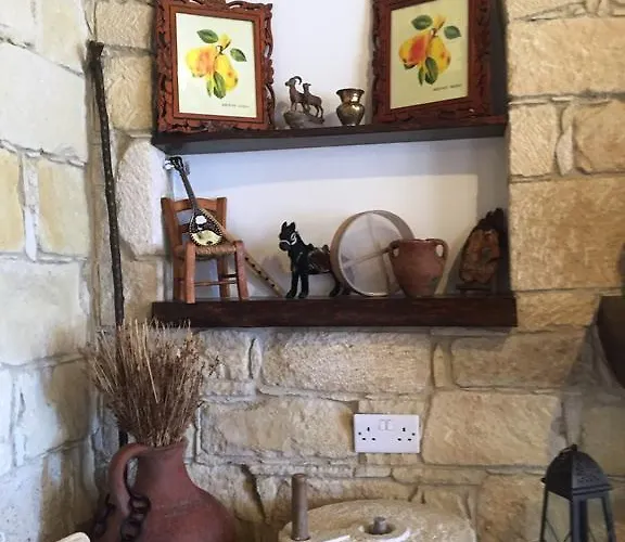 Paradise Traditional House Maroni