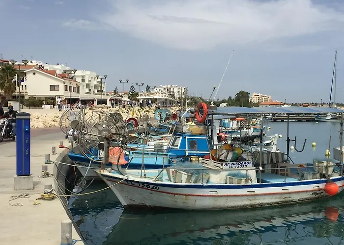 Paradise Traditional House Maroni